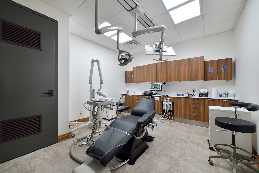 Barrie Smile Centre | dentist | 370 Bayview Dr Suite 121, Barrie, ON L4N 7L3, Canada | 7053000040 OR +1 705-300-0040