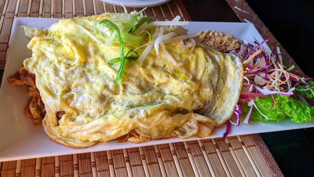 Tuk Tuk Thai Cuisine | 5031 Bank St, Ottawa, ON K1X 1G8, Canada | Phone: (613) 425-5600