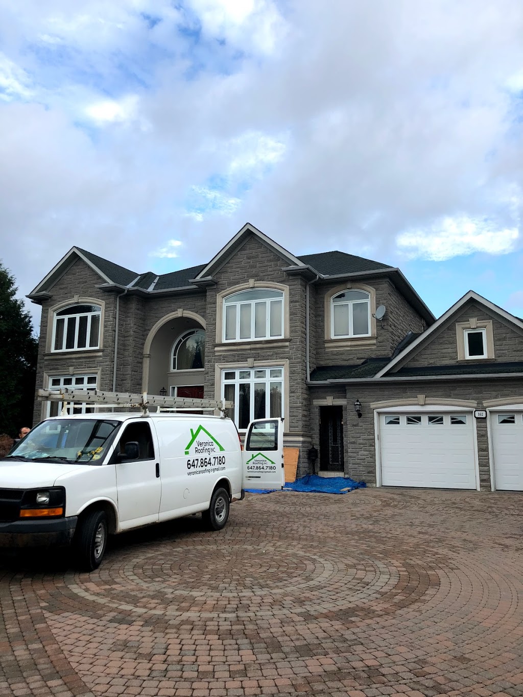 Veronica Roofing | 902 Runningbrook Dr, Mississauga, ON L4Y 2S5, Canada | Phone: (647) 864-7180