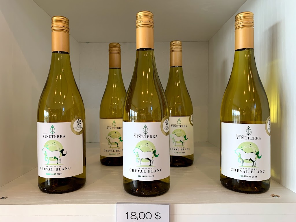 Domaine Vineterra, Vignoble | 815 Chem. Pion, Mont-Saint-Hilaire, QC J3H 0L4, Canada | Phone: (450) 584-3788