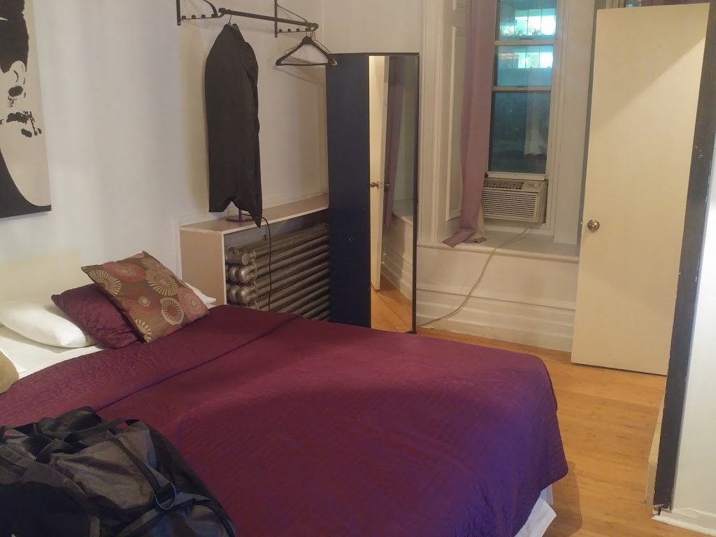 Celebrities Hotel | 1095 Rue Saint-Denis, Montréal, QC H2X 3J3, Canada | Phone: (514) 849-9688