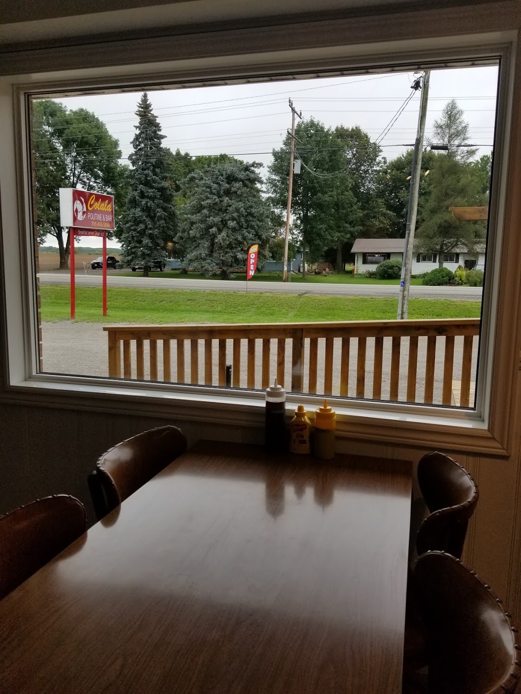 Colala Poutine & Bar | B-1565 Durham Regional Rd 15, Beaverton, ON L0K 1A0, Canada | Phone: (705) 426-5888
