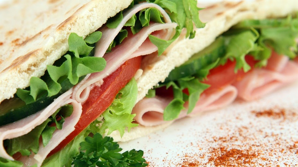 The Lunch Bag Deli Cafe | 2601 Matheson Blvd. East, Mississauga, ON, Mississauga, ON L4W 5A8, Canada | Phone: (905) 238-6262