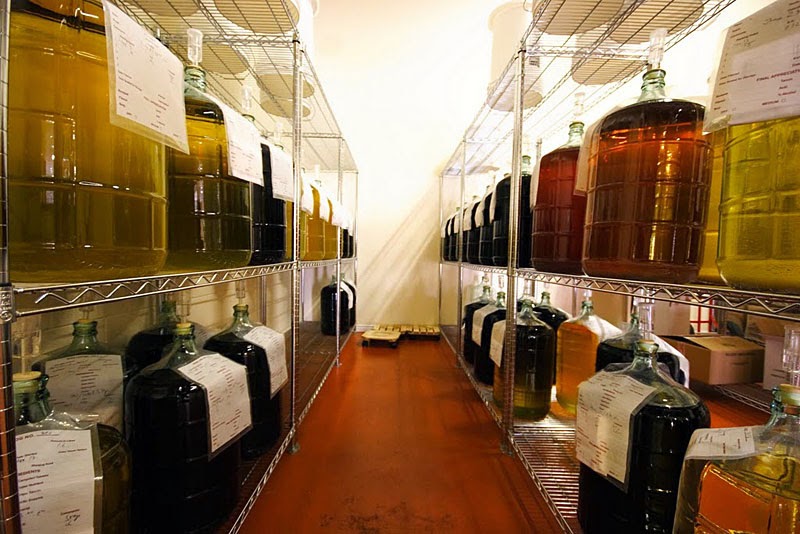 Vinomiro | 407 Gage Ave, Kitchener, ON N2M 5E1, Canada | Phone: (519) 585-0003