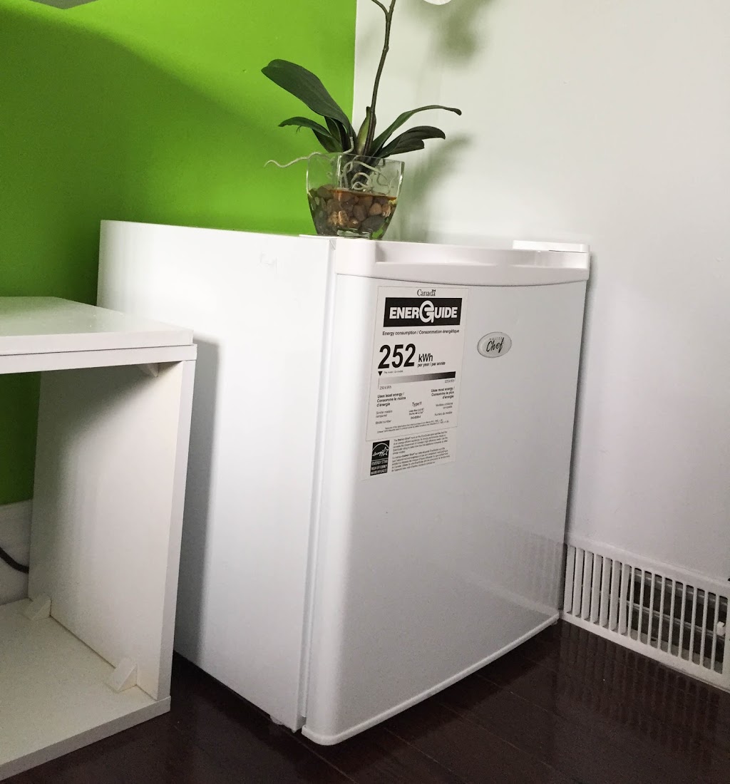 Room near Fanshawe College, London Airport | Vancouver St, London, ON N5W 4S5, Canada | Phone: (519) 701-1525