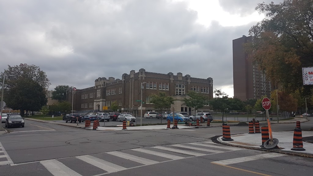 York Street Public School | 310 York St, Ottawa, ON K1N 5V3, Canada | Phone: (613) 239-2214