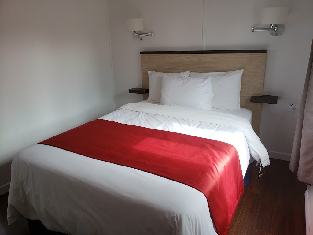Motel Au Fleuve DArgent | p. 1075, 202 Rue Fraser c, Rivière-du-Loup, QC G5R 4C3, Canada | Phone: (418) 862-5315