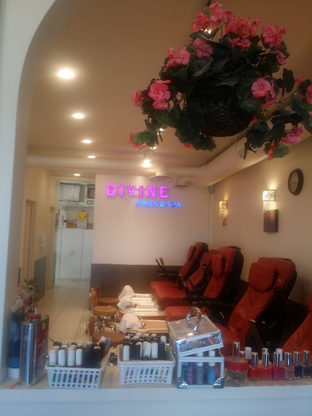 Divine Nails & Spa 3 | 5227 Lakeshore Dr, Sylvan Lake, AB T4S 1Y8, Canada | Phone: (403) 887-1916