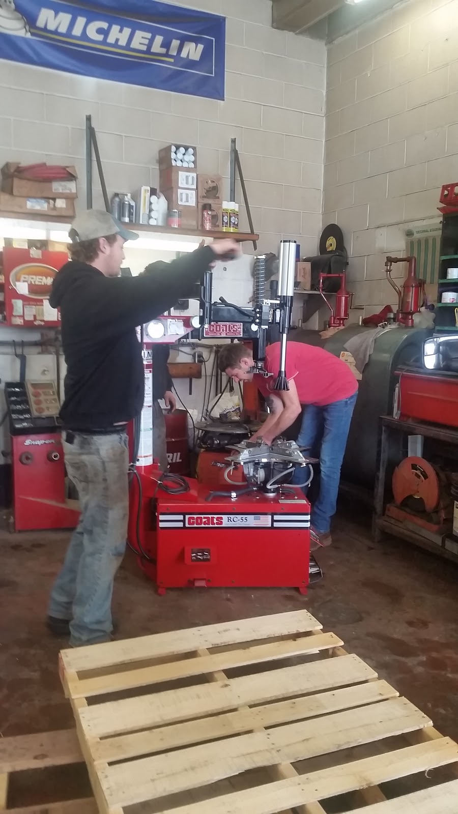 Goderich Service Centre LTD | 551 Mooney St, Goderich, ON N7A 3X8, Canada | Phone: (519) 524-6001