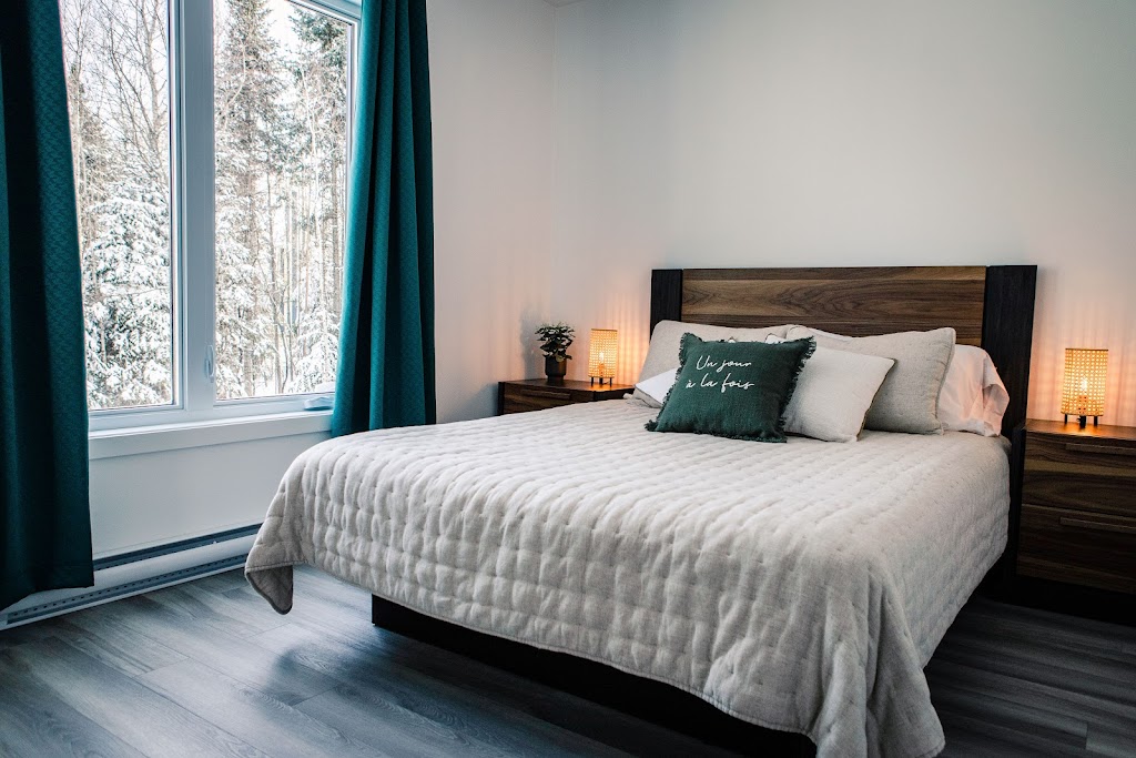 Chalet Au Pont Couvert | chemin de la, 6 Rte de la Rivière-Noire, Saint-Adalbert, QC G0R 2M0, Canada | Phone: (418) 559-6943