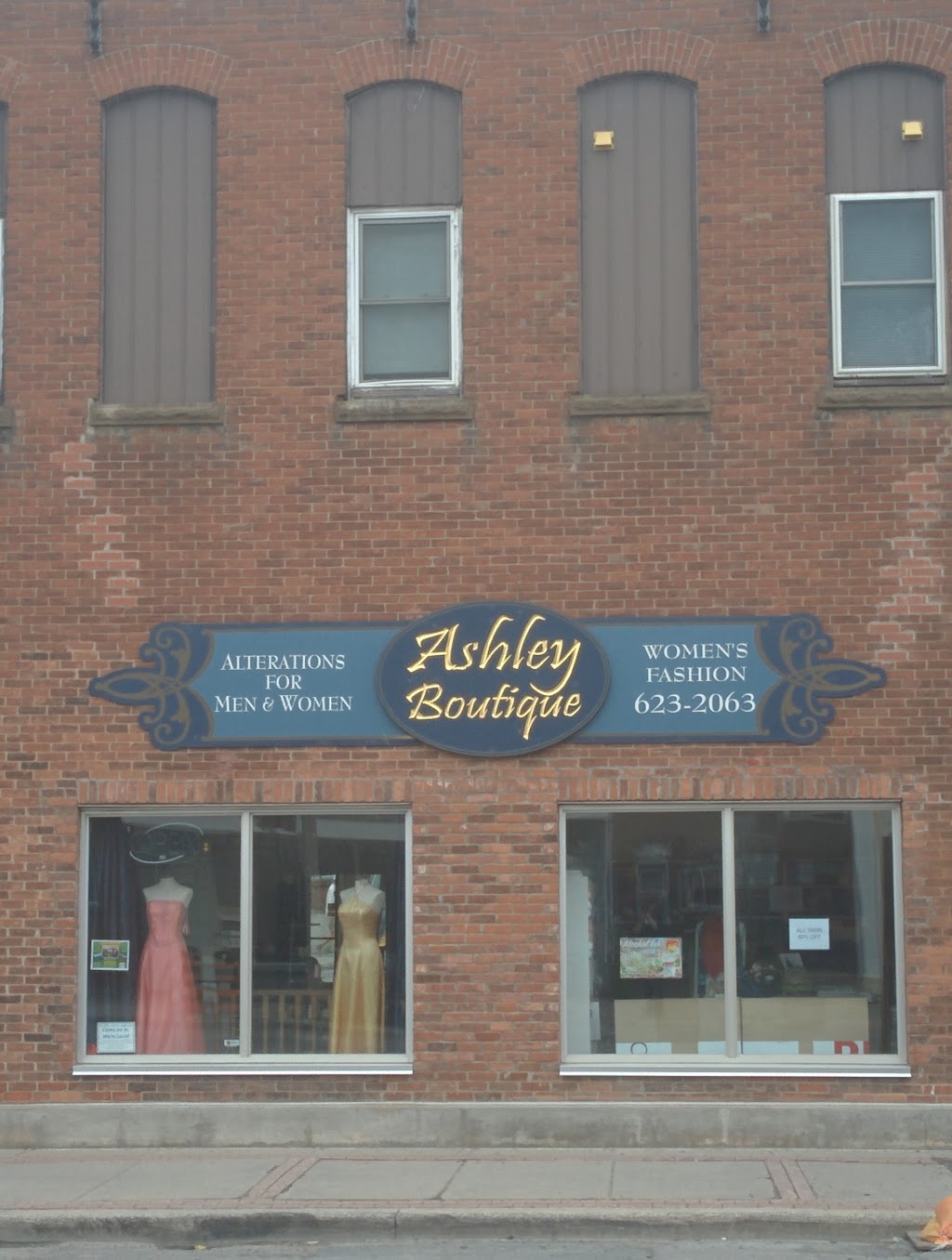Ashley Boutique | 75 Daniel St N, Arnprior, ON K7S 2K7, Canada | Phone: (613) 623-2063