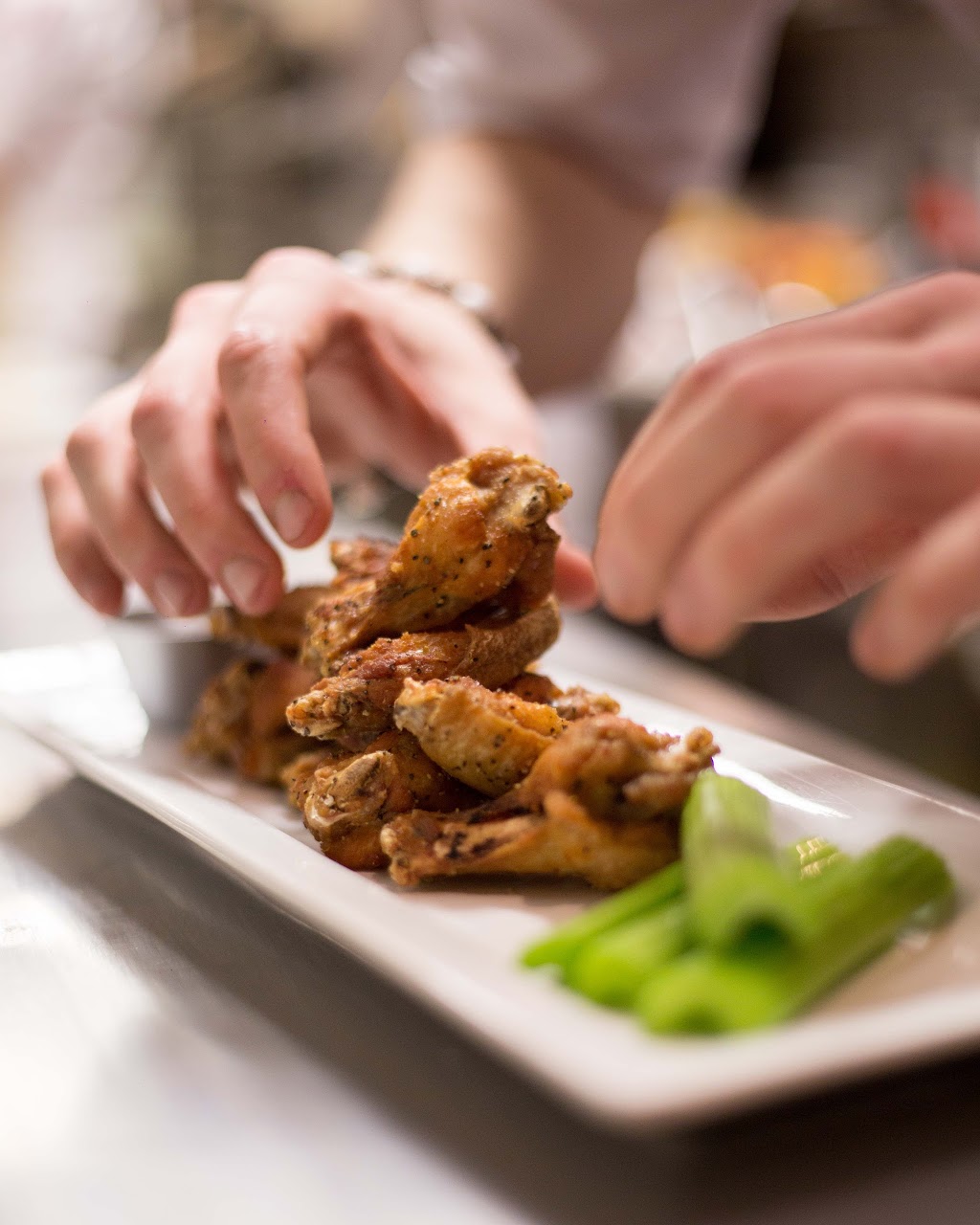Earls Kitchen + Bar | 6339 200 St Unit 600, Langley City, BC V2Y 1A2, Canada | Phone: (604) 534-8750