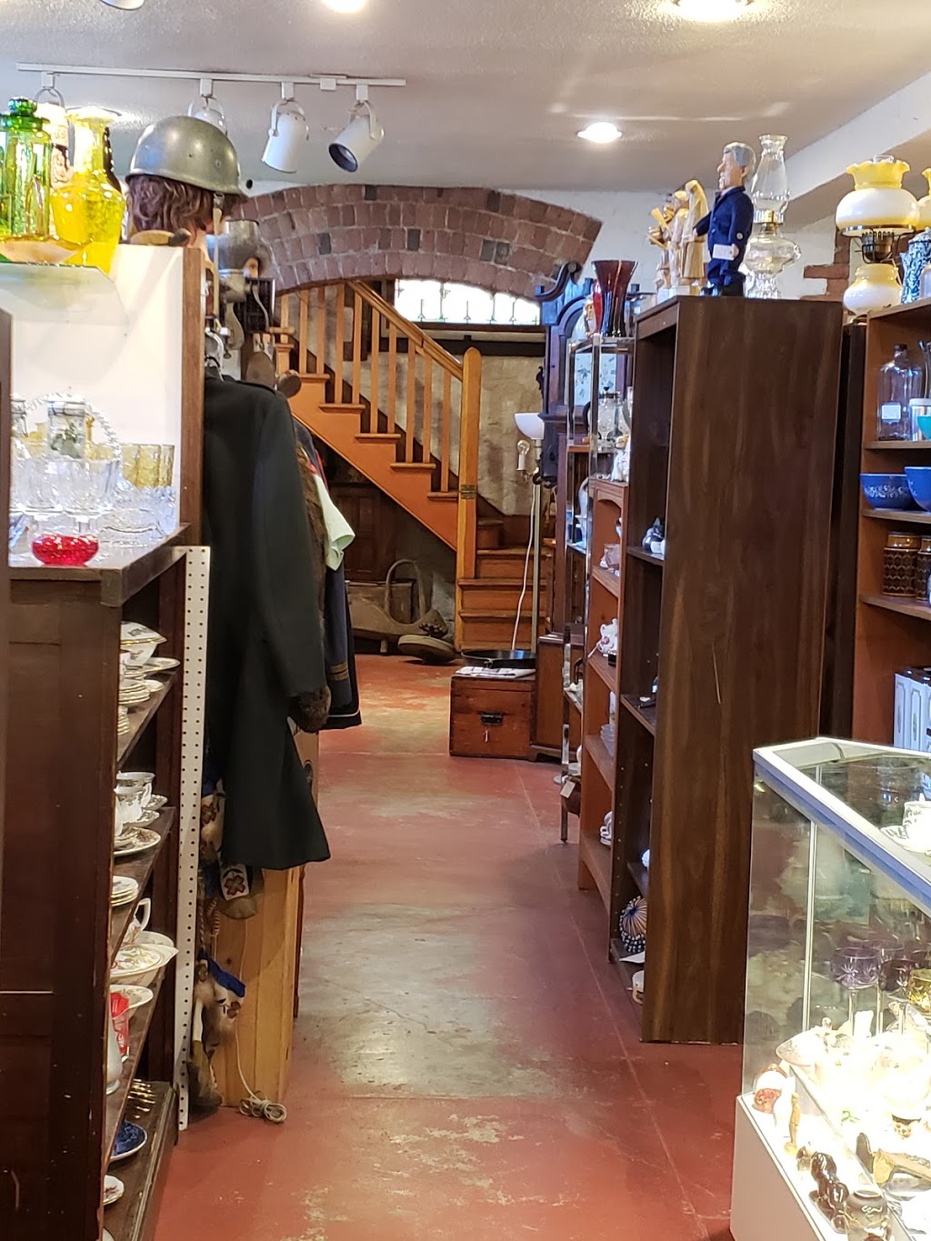 Antiques Post Office Mall | 340 Island Hwy, Ladysmith, BC V9G, Canada | Phone: (250) 245-7984