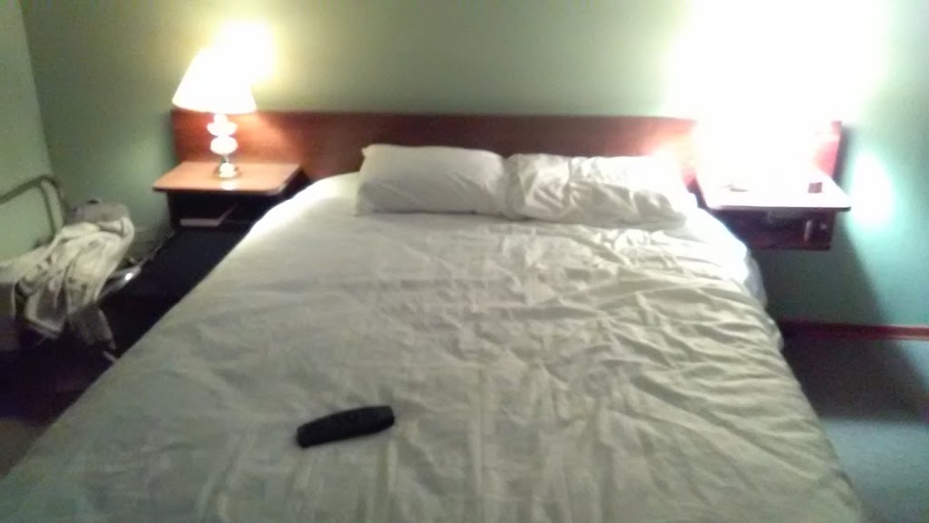Blue Sky Motel | 4726 Sunshine Coast Hwy, Sechelt, BC V0N 3A2, Canada | Phone: (604) 885-9987