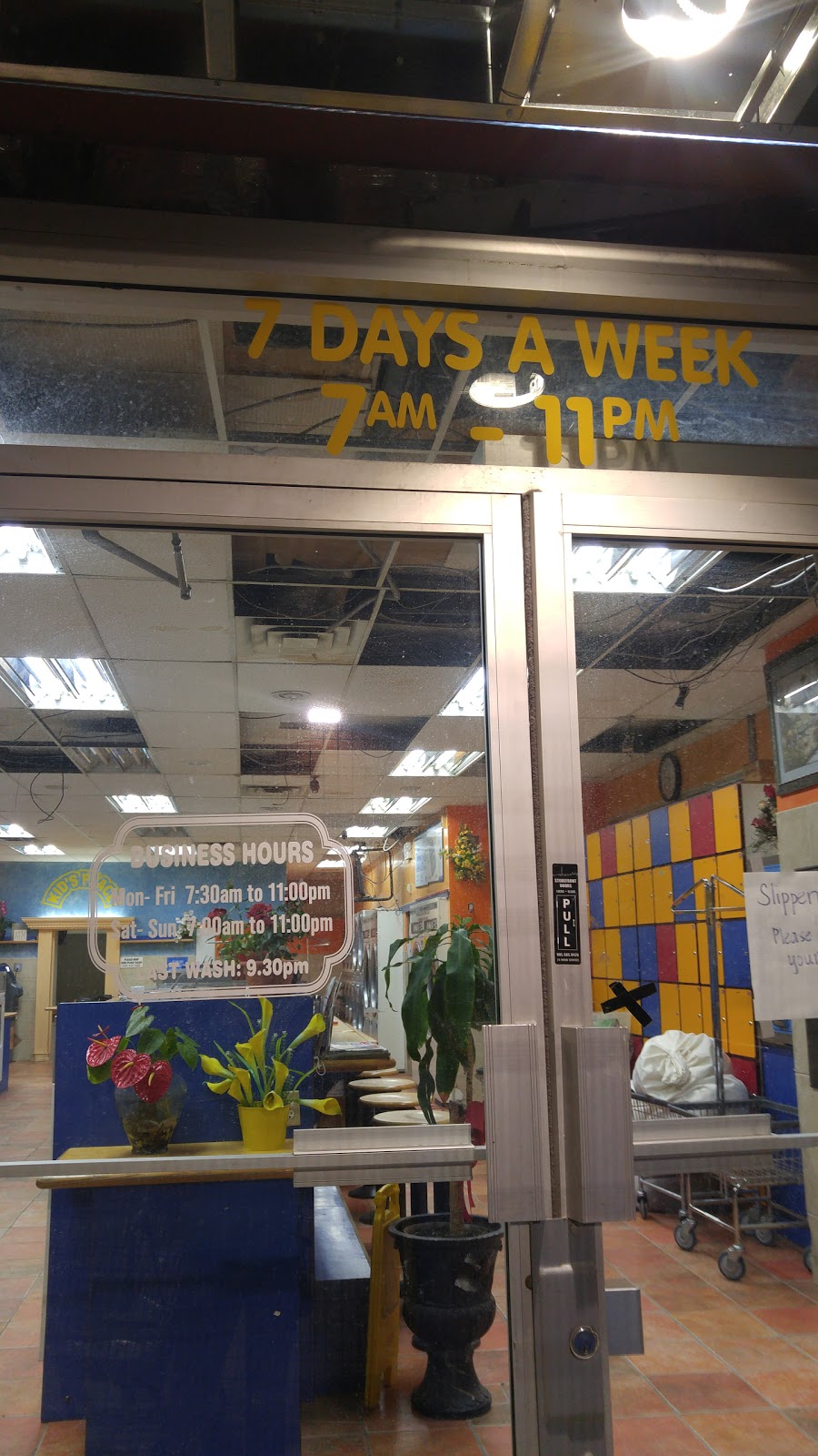 Parkwoods Coin Laundry | 1277 York Mills Rd, North York, ON M3A 1Z5, Canada | Phone: (416) 385-0611