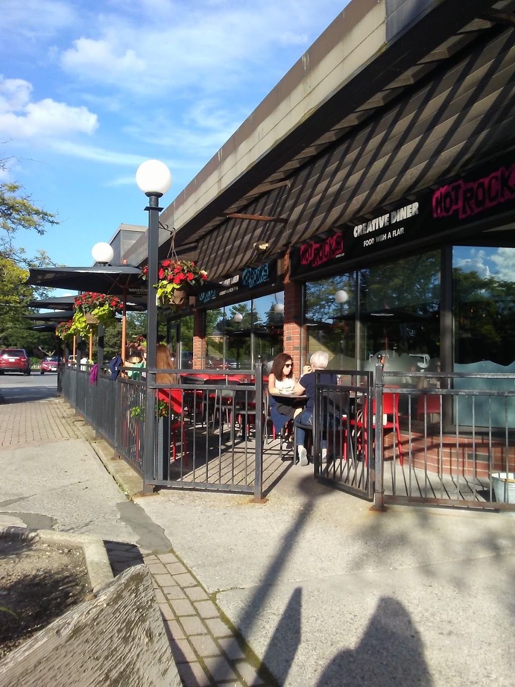 Hot Rocks Creative Diner | 728 Anderson St, Whitby, ON L1N 3V6, Canada | Phone: (905) 668-8600