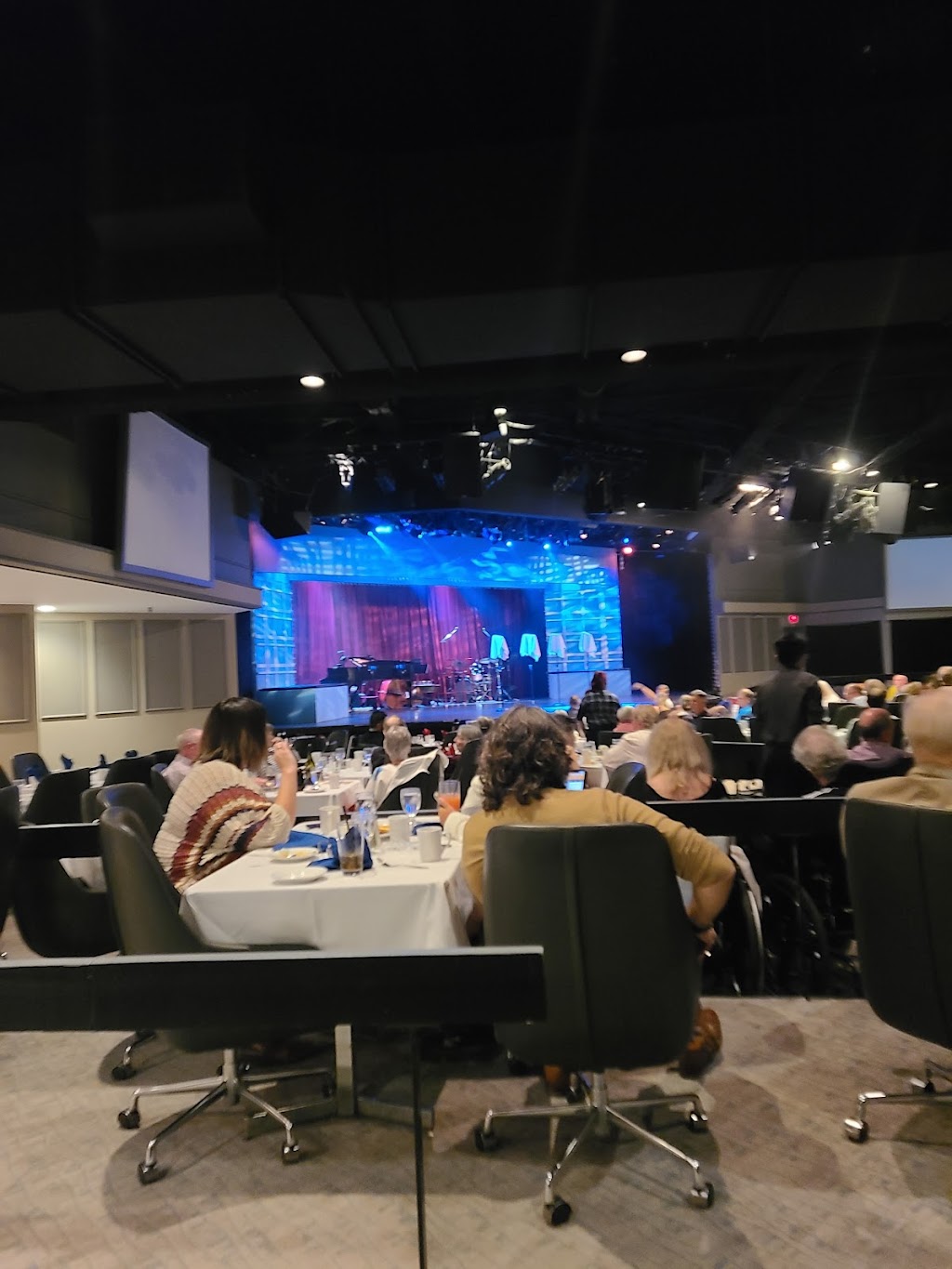 Stage West Theatre Restaurant | 727 42 Ave SE, Calgary, AB T2G 1Y8, Canada | Phone: (403) 243-6642