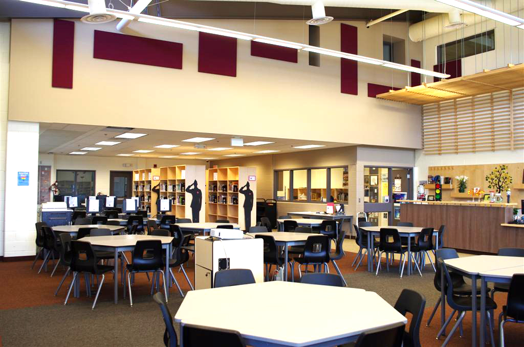 Garth Webb Secondary School | 2820 Westoak Trails Blvd, Oakville, ON L6M 4W2, Canada | Phone: (905) 847-6875