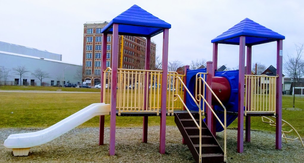 WOODLANDS PARK | Barton St E, Hamilton, ON L8L, Canada | Phone: (905) 546-2489