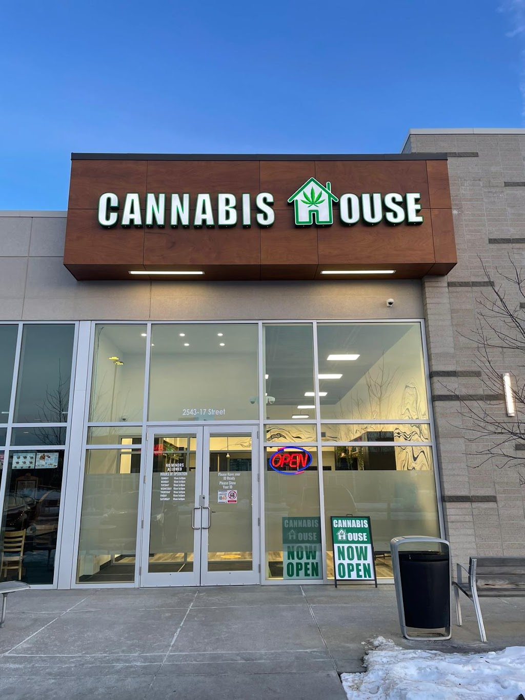 Cannabis House 17St | 2543 17 St NW, Edmonton, AB T6T 0Y2, Canada | Phone: (587) 521-5889