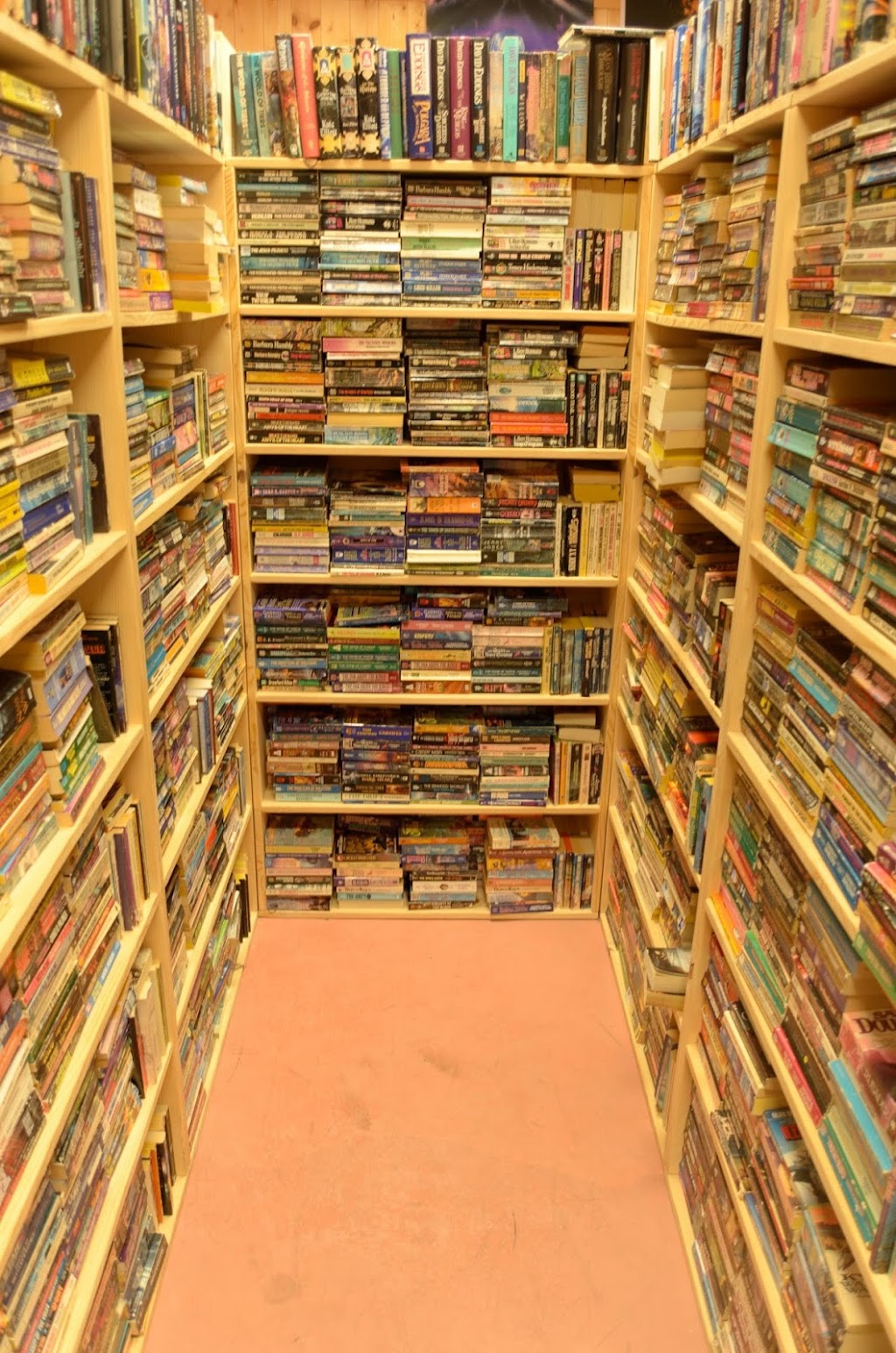 Cozy Corner Books | 2300 Alberni Hwy, Coombs, BC V0R 1M0, Canada | Phone: (250) 586-0222