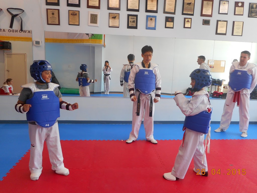Seongs Taekwondo World | Mississauga Martial Arts | Canada, Ontario, Mississauga, Canadian Pl, #105 | Phone: (905) 625-9696