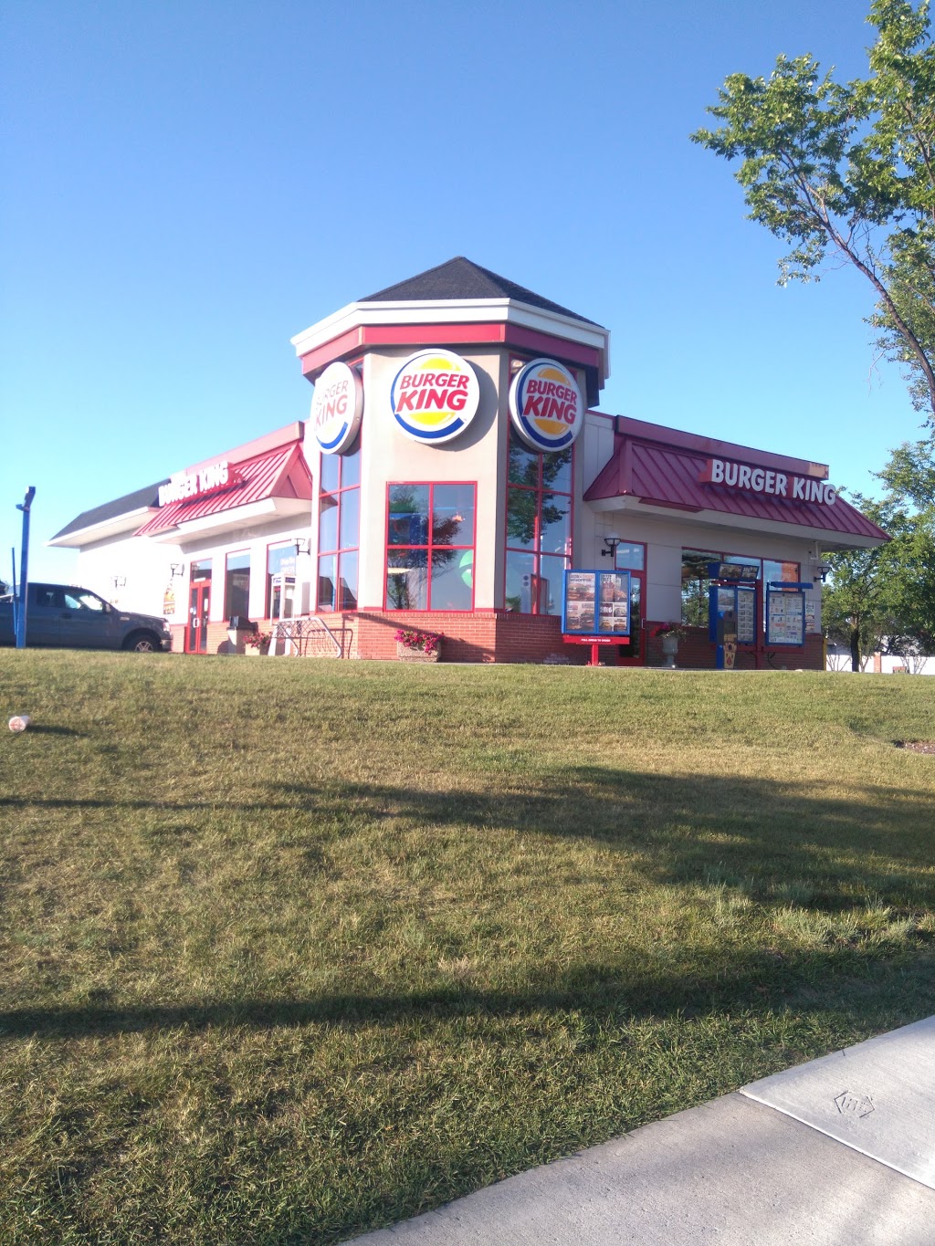 Burger King | 500 Country Hills Blvd NE #800, Calgary, AB T3K 4Y7, Canada | Phone: (403) 215-1322
