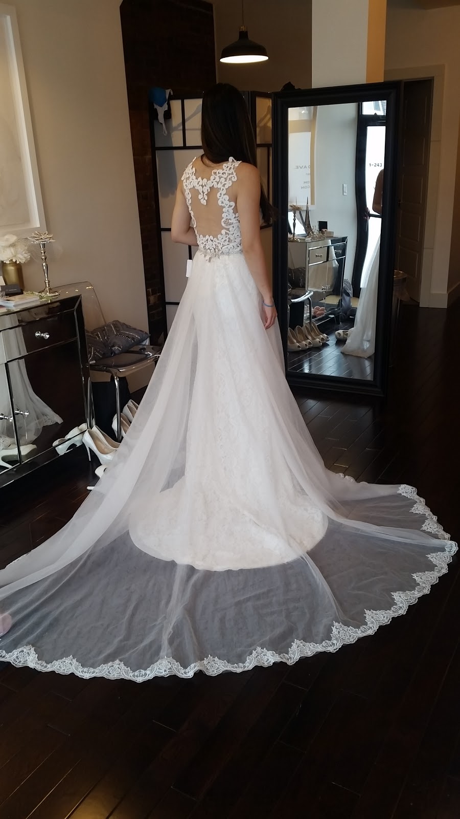Je Vis Bridal | 243 Greenwood Ave #1, Toronto, ON M4L 2R4, Canada | Phone: (416) 998-4560