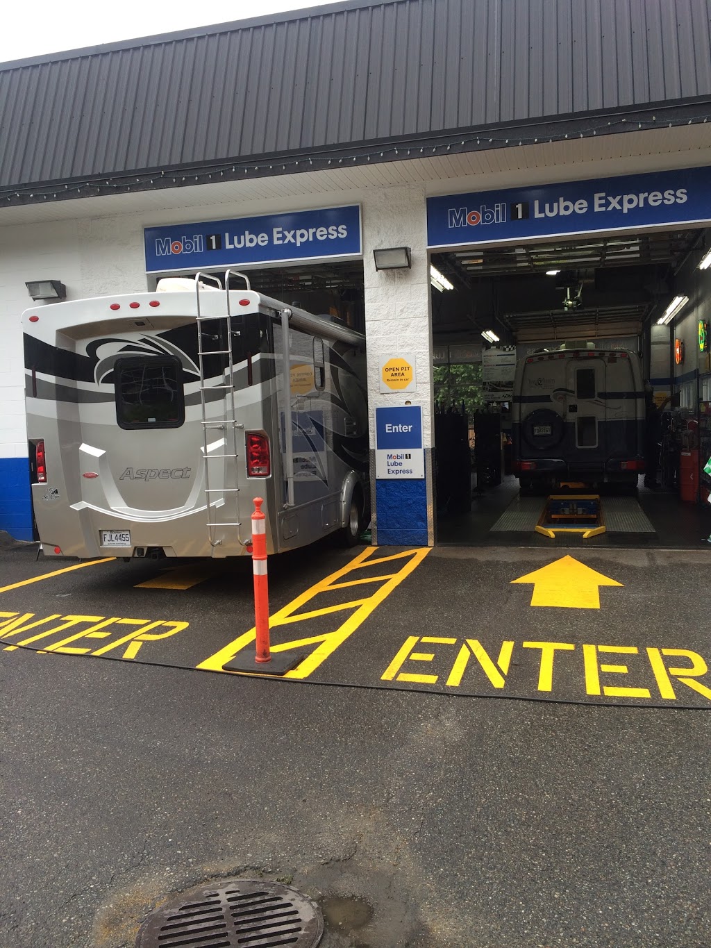 Mobil 1 Lube Express | 20540 88 Ave #101, Langley City, BC V1M 2Y6, Canada | Phone: (604) 882-1287