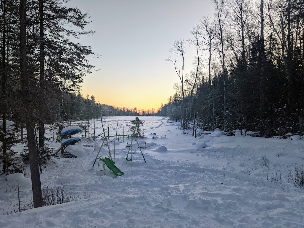 Chalet le Geai Bleu | 224 Chem. du Lac Lili, Chertsey, QC J0K 3K0, Canada | Phone: (514) 316-6851
