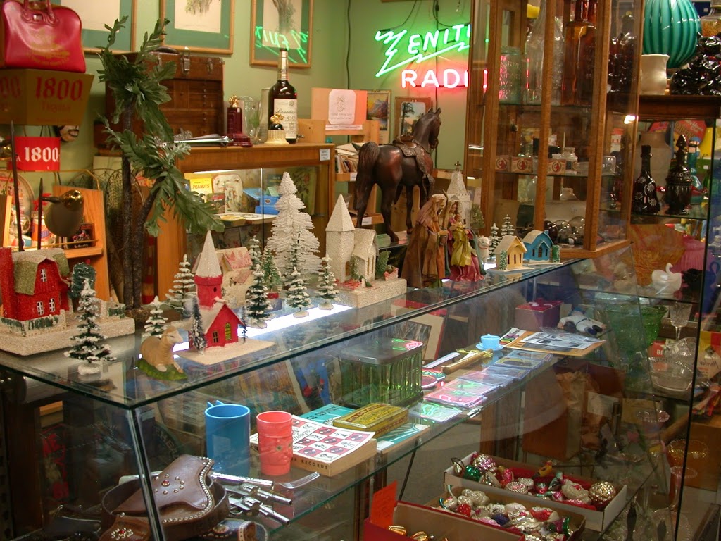 Aladdins Antiques and Records | 427 W Holly St, Bellingham, WA 98225, USA | Phone: (360) 647-0066