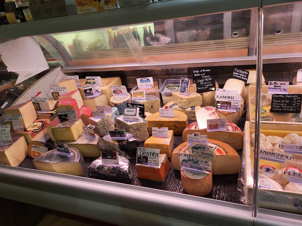 Maître Corbeau Fromagerie | 5101 Rue Chambord, Montréal, QC H2J 3N4, Canada | Phone: (514) 528-3293