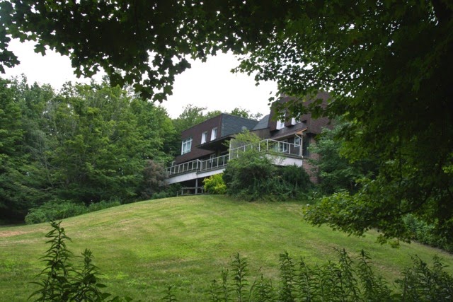 Trafalgar Addiction Treatment Centre West | 5483 Trafalgar Rd N, Erin, ON N0B 1T0, Canada | Phone: (855) 972-9760