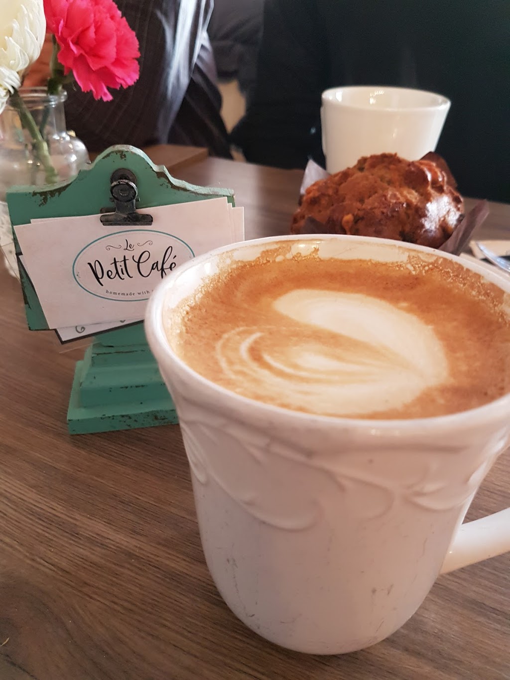Le Petit Café | 105 - 3711 Delbrook Ave, North Vancouver, BC V7N 3Z4, Canada | Phone: (604) 971-6661