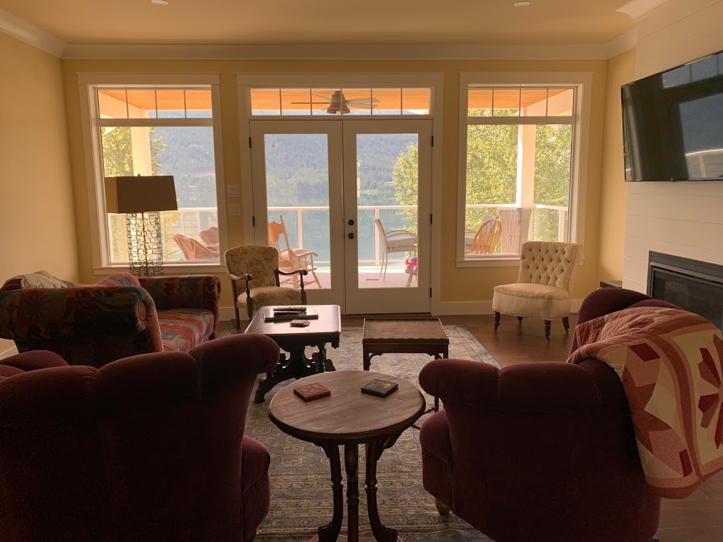 Song Birds Bed & Breakfast | 3828 Parri Rd, Sorrento, BC V0E 2W1, Canada | Phone: (604) 992-2010