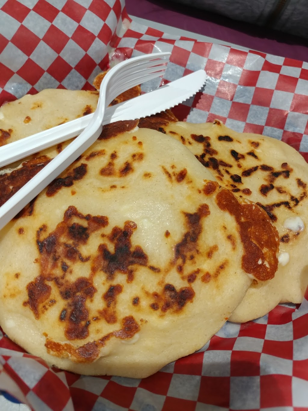 100% SALVADOREÑO Restaurant & Take out | 612 Trethewey Dr, North York, ON M6M 4C3, Canada | Phone: (416) 249-0305