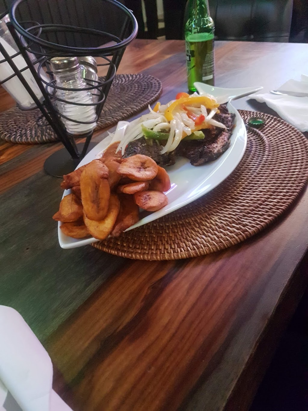MamaLand Resto-Lounge | 685 Lansdowne Ave, Toronto, ON M6H 3Y9, Canada | Phone: (416) 551-6558