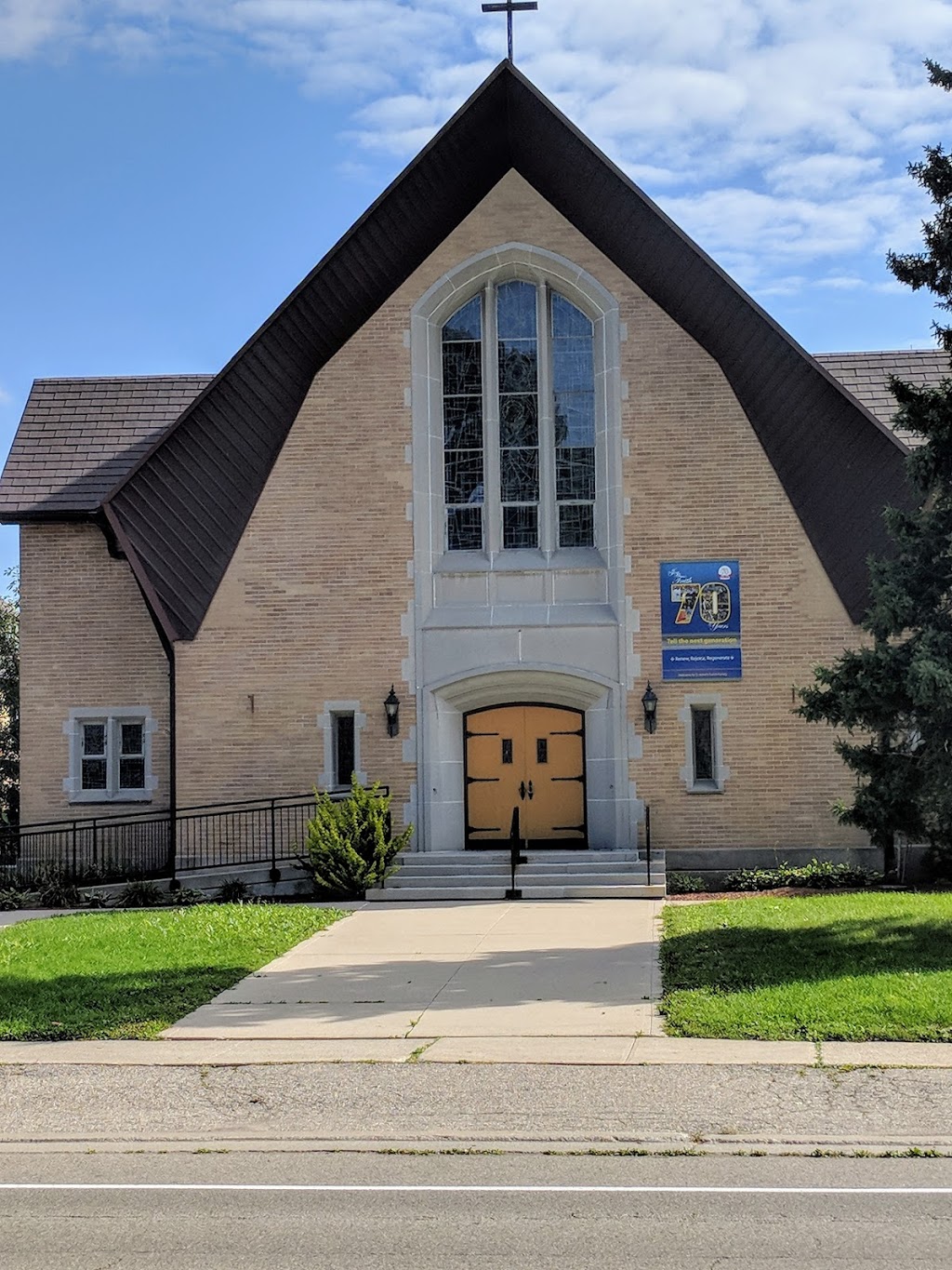 St. Annes R C Church | 268 East Ave, Kitchener, ON N2H 1Z4, Canada | Phone: (519) 745-5302