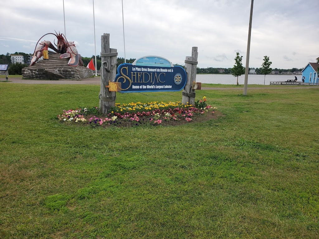 Giant Lobster | 229 Main St, Shediac, NB E4P 2A5, Canada | Phone: (506) 532-7000