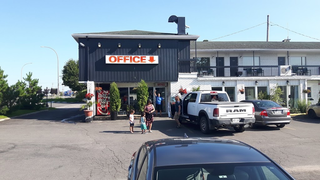 Motel Montcalm | 175 Boulevard Gréber, Gatineau, QC J8T 3R1, Canada | Phone: (819) 568-0144