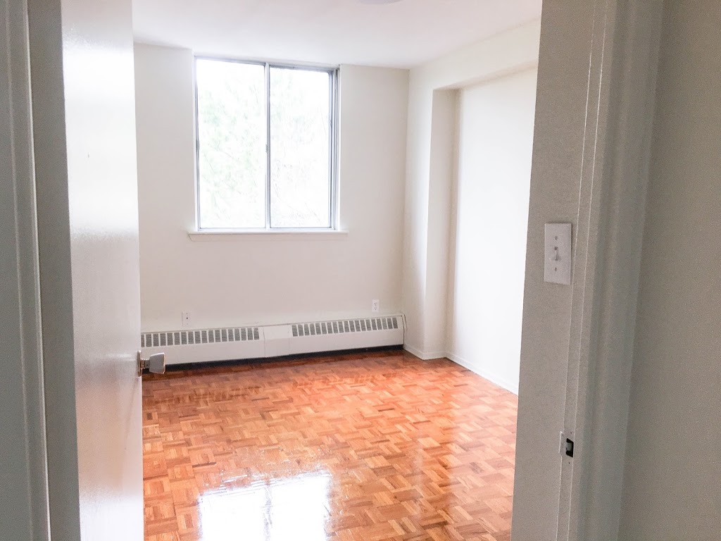 The Sprucedales Apartments | 245 Westwood Rd, Guelph, ON N1H 7H5, Canada | Phone: (519) 763-0356