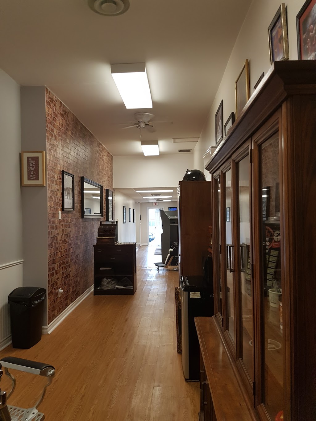 Murphys Barbershop | 17 Main St S, Waterdown, ON L0R 2H0, Canada | Phone: (905) 320-1042