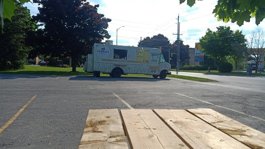 FoodiezBarrie | 265 St Vincent St, Barrie, ON L4M 3Z9, Canada | Phone: (705) 905-7599