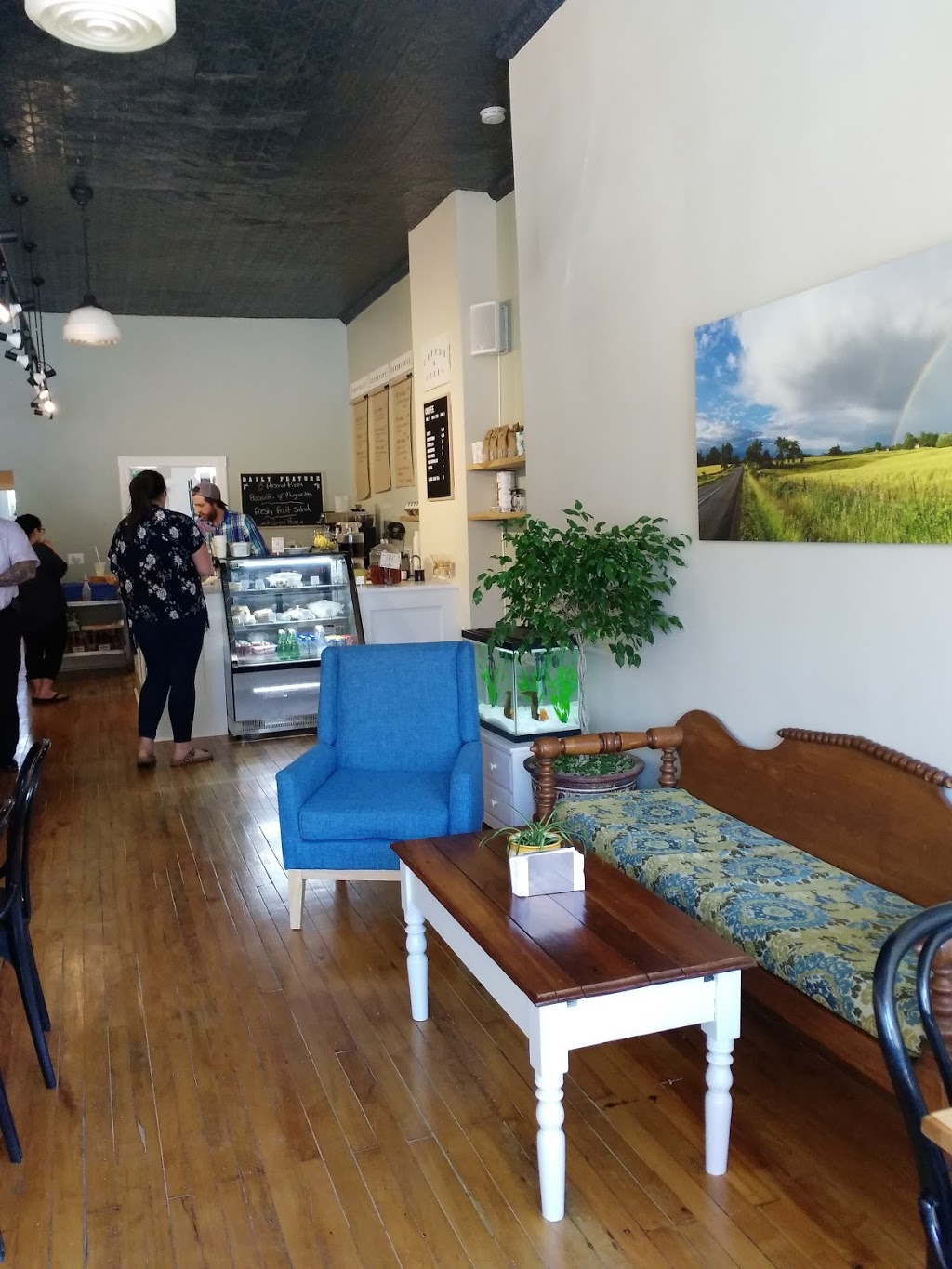 The Carolinian Café | 5 Cayuga St N, Cayuga, ON N0A 1E0, Canada | Phone: (289) 426-2686