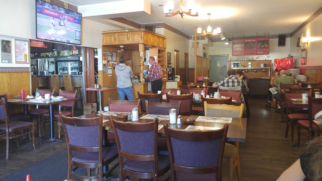Village Dining Lounge | 1006 Notre Dame St, Embrun, ON K0A 1W0, Canada | Phone: (613) 443-3184