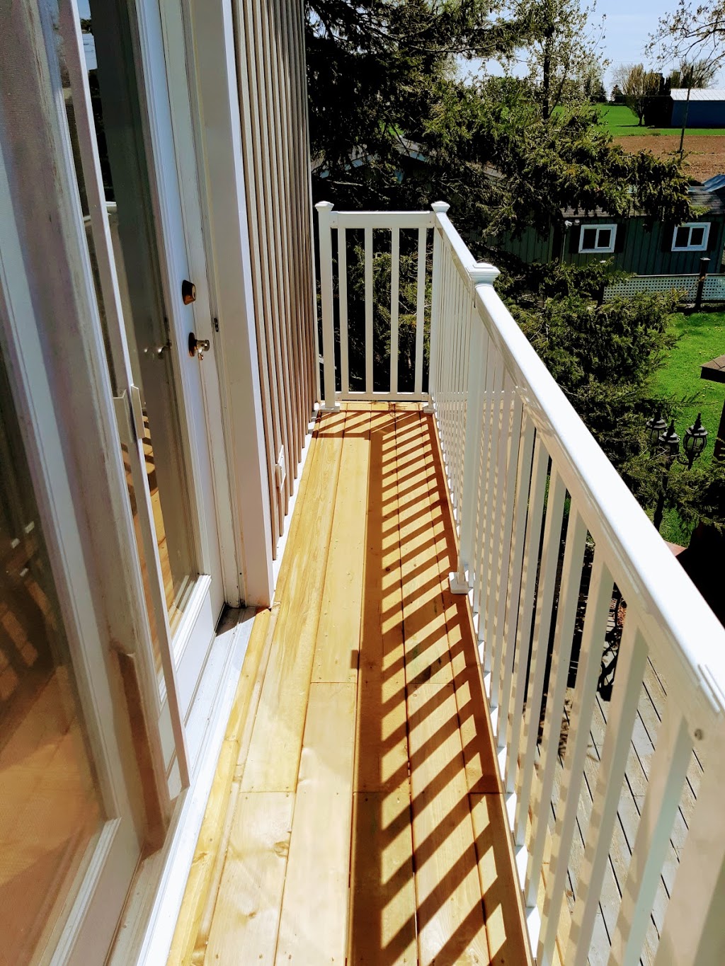 Albanese Creative Decks | 393 Blake St Unit 2, Barrie, ON L4M 1L1, Canada | Phone: (647) 881-6853