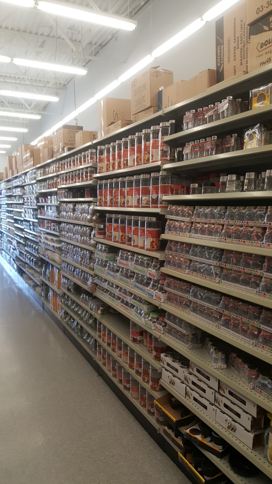 Dollarama | Woodland Hills, 17940 Yonge St, Newmarket, ON L3Y 8S4, Canada | Phone: (905) 895-0980