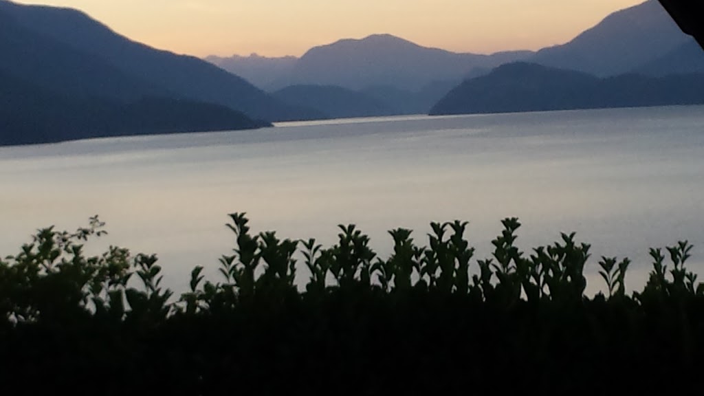 Break-Away Bed & Galley | 6982 Porpoise Dr, Sechelt, BC V0N 3A4, Canada | Phone: (604) 885-2283