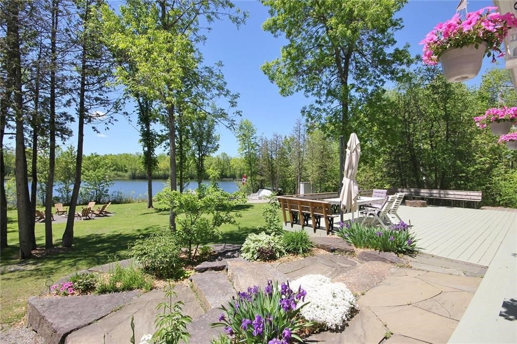 Gold Creek Getaway | 393 Gold Creek Rd, Lanark, ON K0G 1K0, Canada | Phone: (613) 252-2790