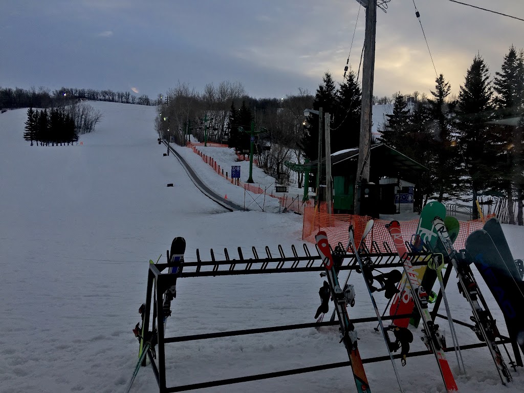 Holiday Mountain Ski Resort | 12 Later Way, La Rivière, MB R0G 1A0, Canada | Phone: (204) 242-2172